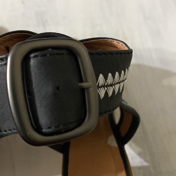 Very Volatile Dark Grey 3in chunky heel with White stitching Size 6 - Picture 8 of 11